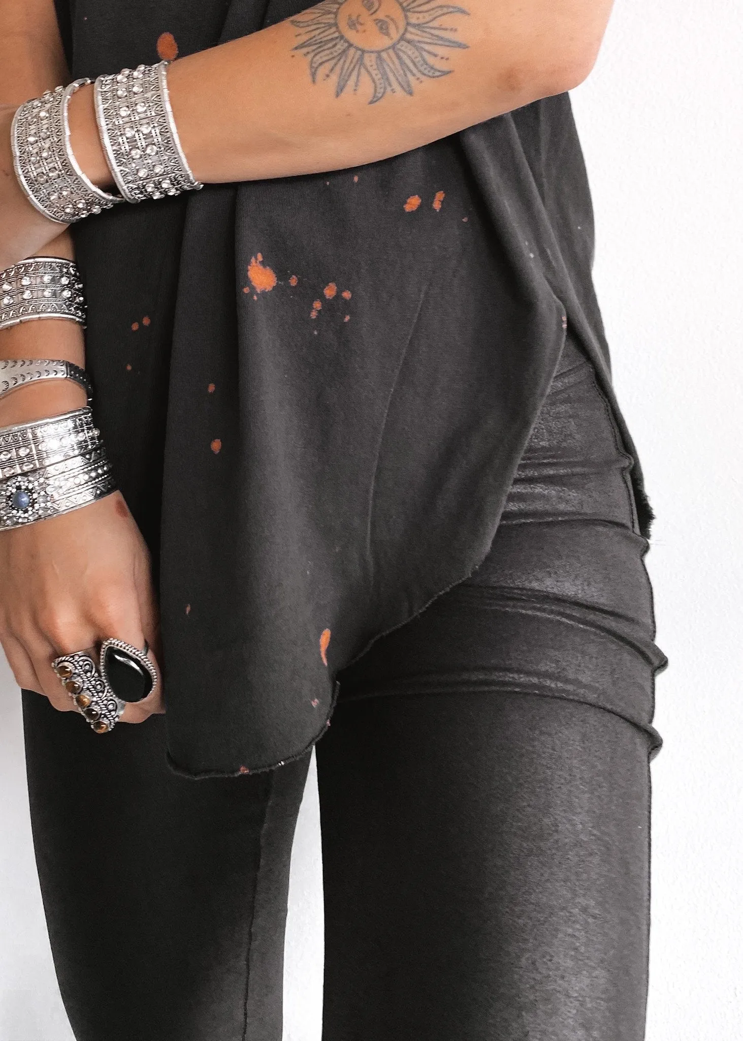 DIRTY HIPPIE BLEACHED OUT SIDE SLIT TEE
