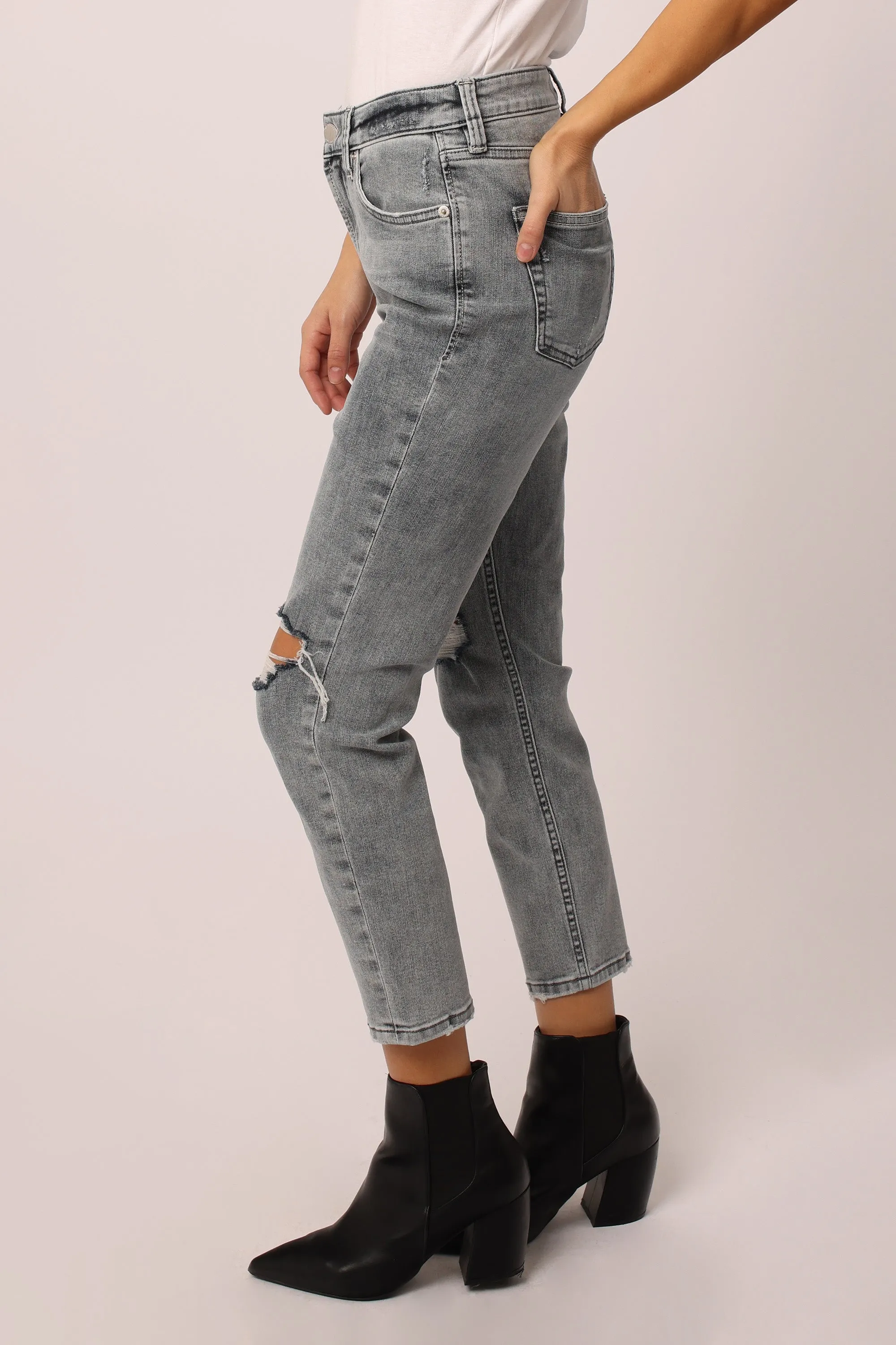 ROXIE SUPER HIGH RISE CROPPED MOM JEANS WEST FAIRFAX